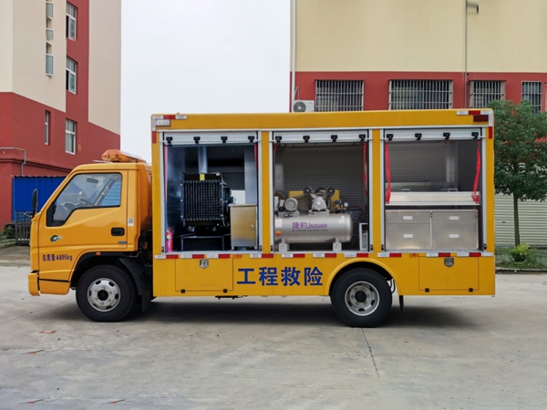 江鈴工程救險(xiǎn)車(chē)