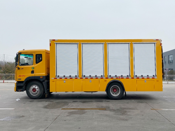 東風(fēng)D9救險(xiǎn)車(chē)